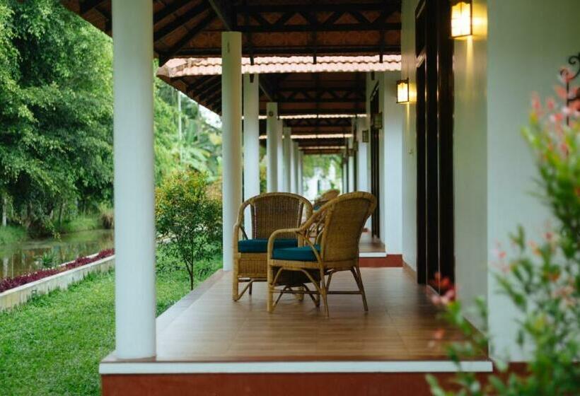 Palmgrove Lake Resort