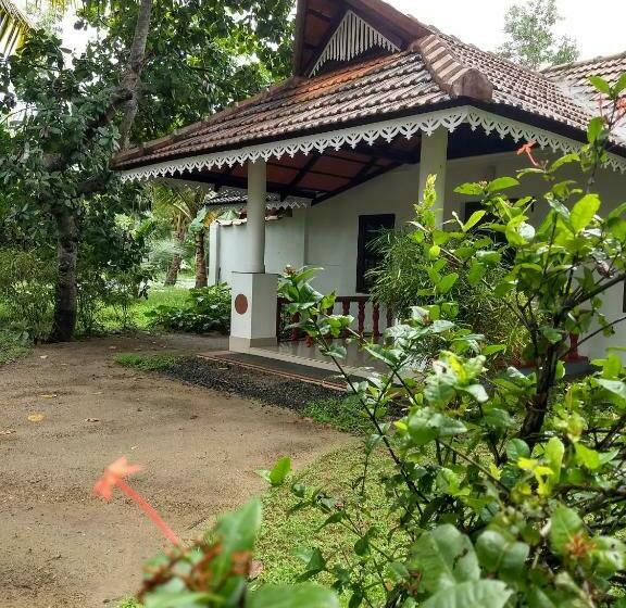 Palmgrove Lake Resort