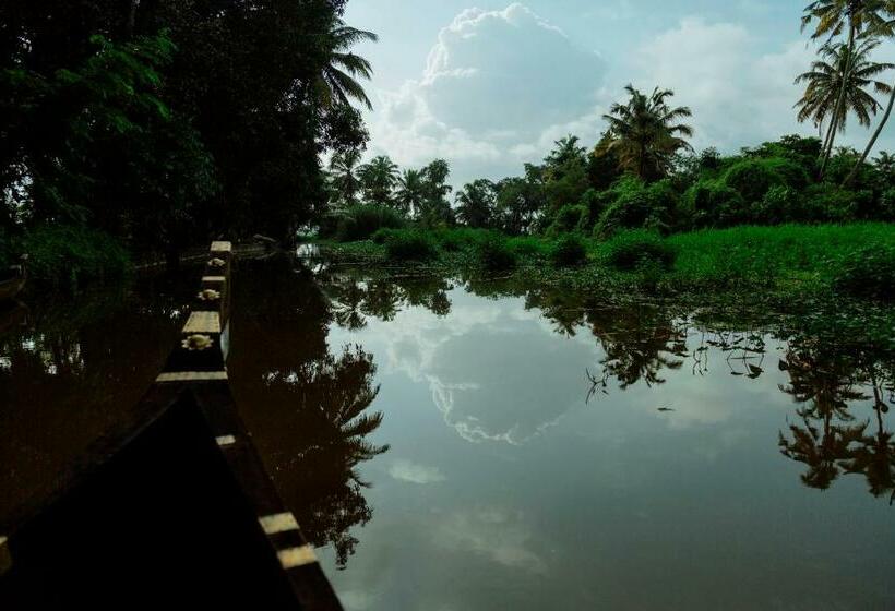 Palmgrove Lake Resort