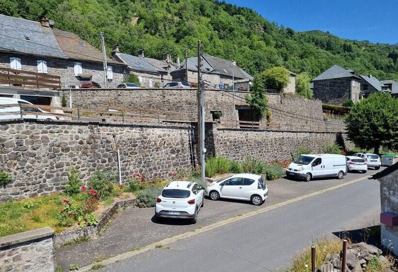 ペンション Au Coeur Du Volcantal