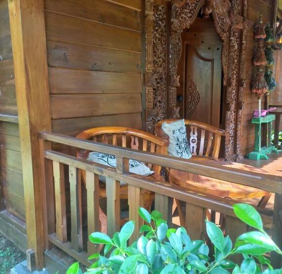 펜션 Joglo House Karinduaji Madasari