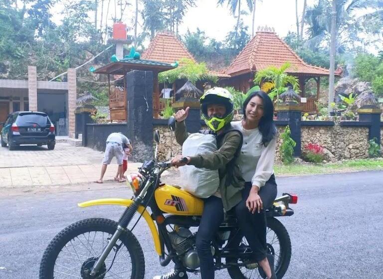 펜션 Joglo House Karinduaji Madasari