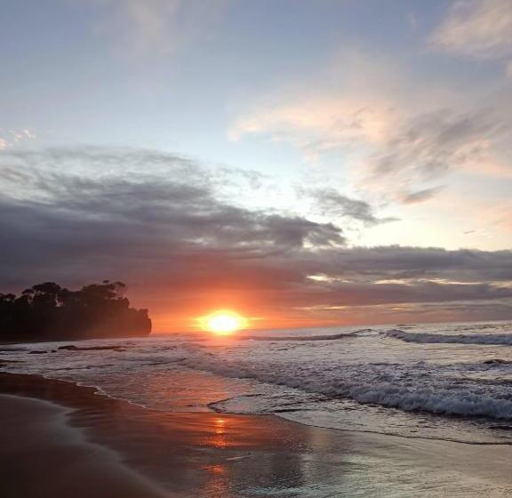 펜션 Joglo House Karinduaji Madasari