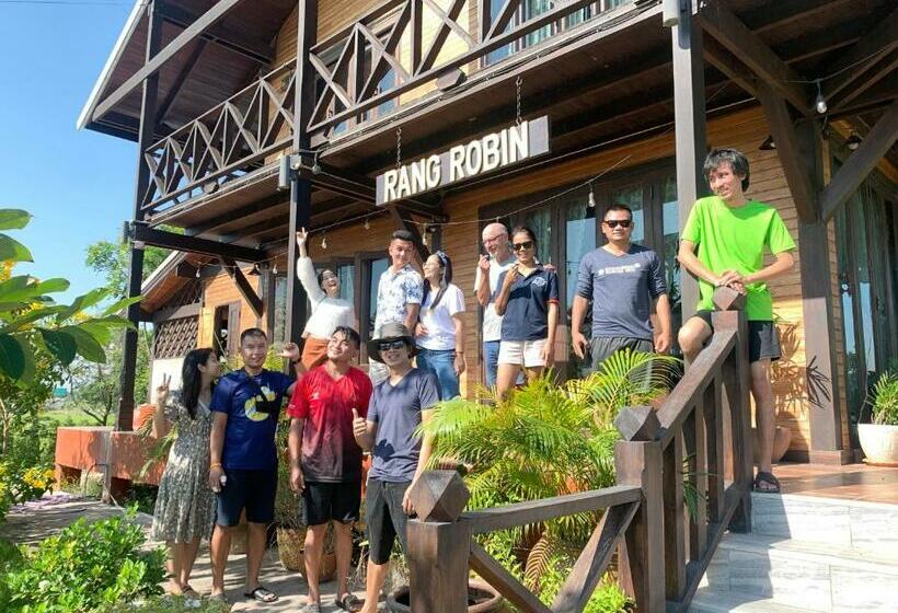 פנסיון Rang Robin Farmstay With Swimming Pool