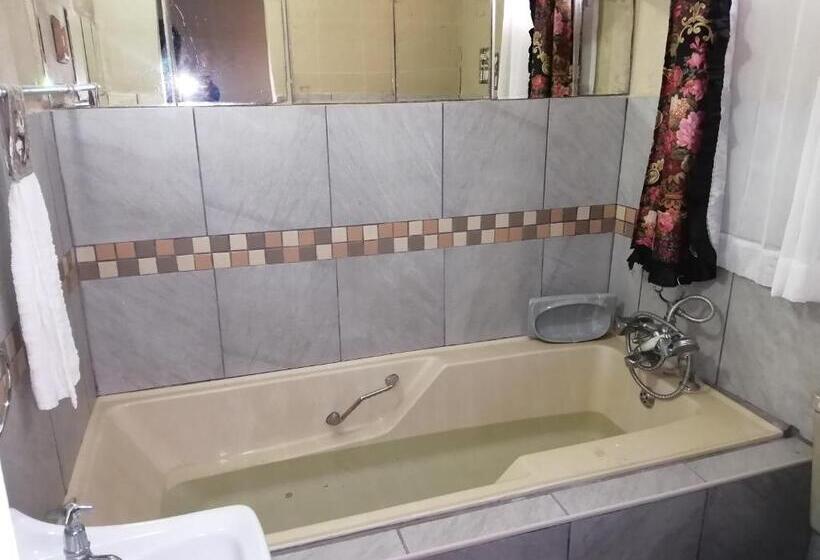 פנסיון Rocks And Aloes Guest Lodge