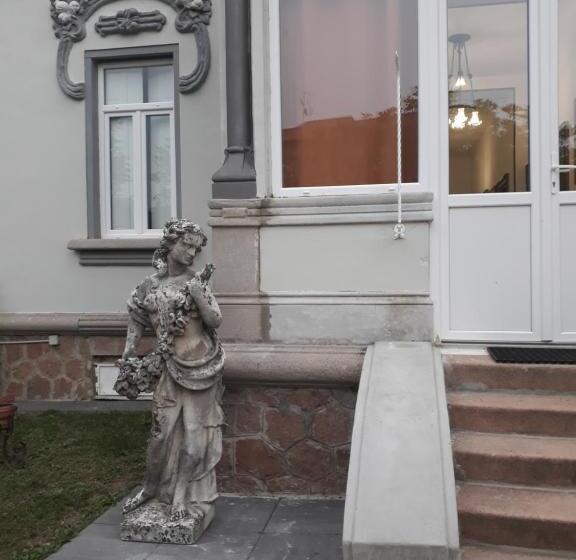 بنسيون Villa Sapi