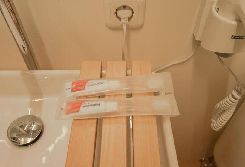 Курорт Bobocabin Gunung Mas, Puncak