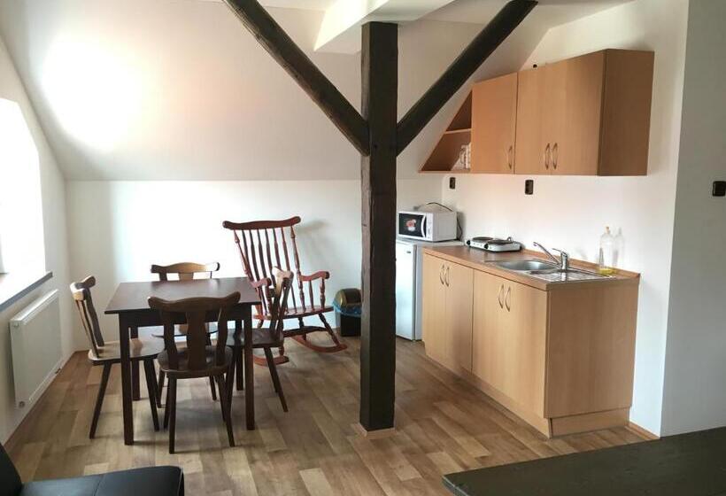 הוסטל Restaurace U Kostela