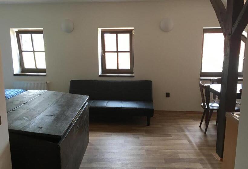 הוסטל Restaurace U Kostela