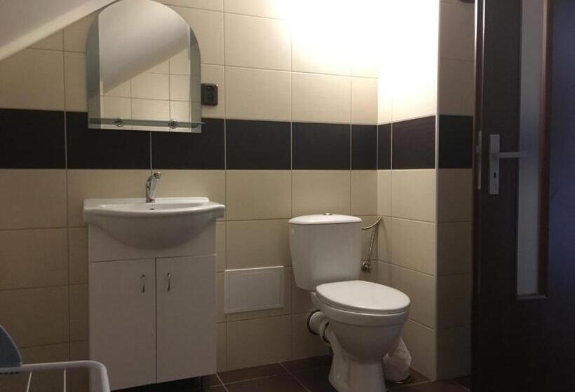 הוסטל Restaurace U Kostela