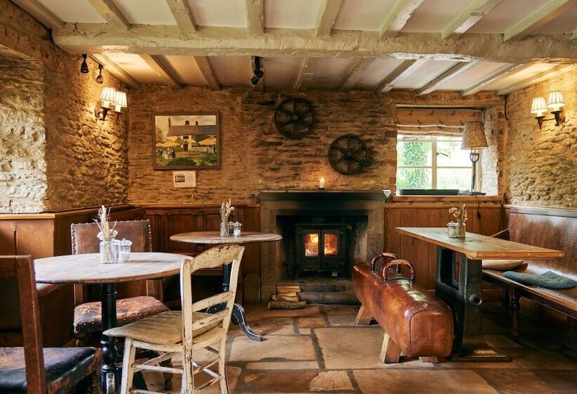 ユースホステル The Plough Inn