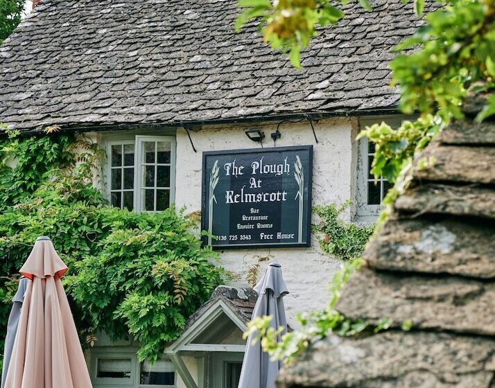 ユースホステル The Plough Inn