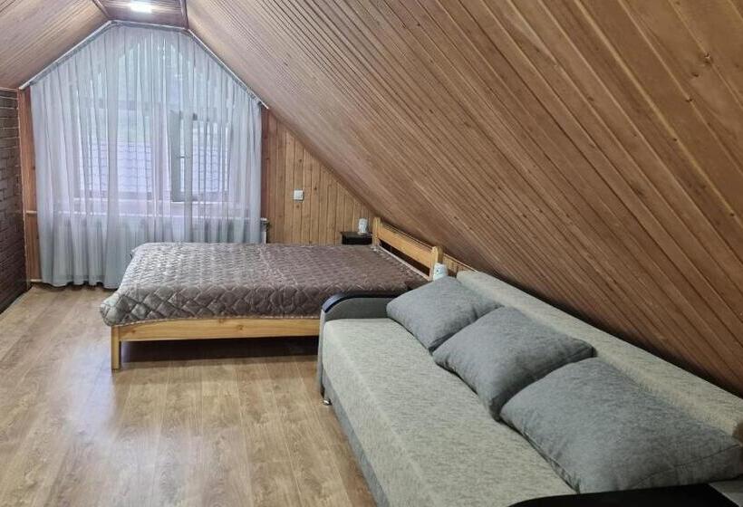 הוסטל Villa Paraiso Karpaty