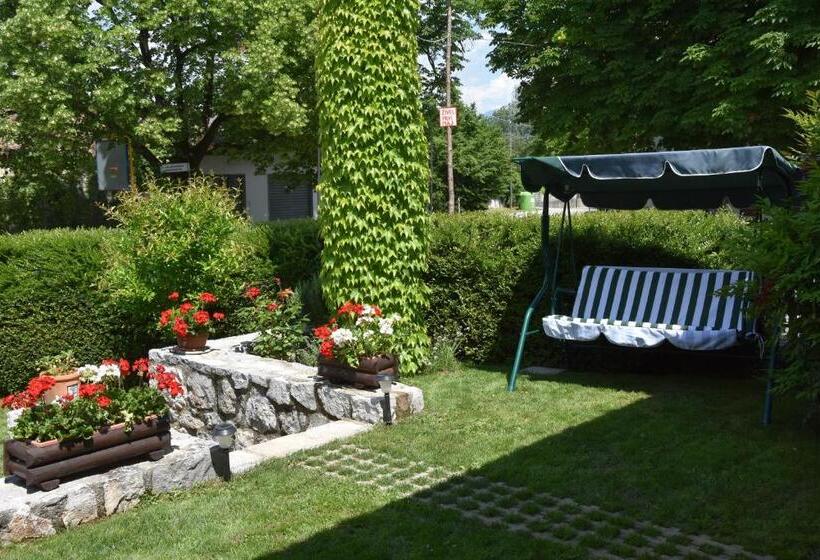 ベッドアンドブレックファースト Al Vecchio Glicine