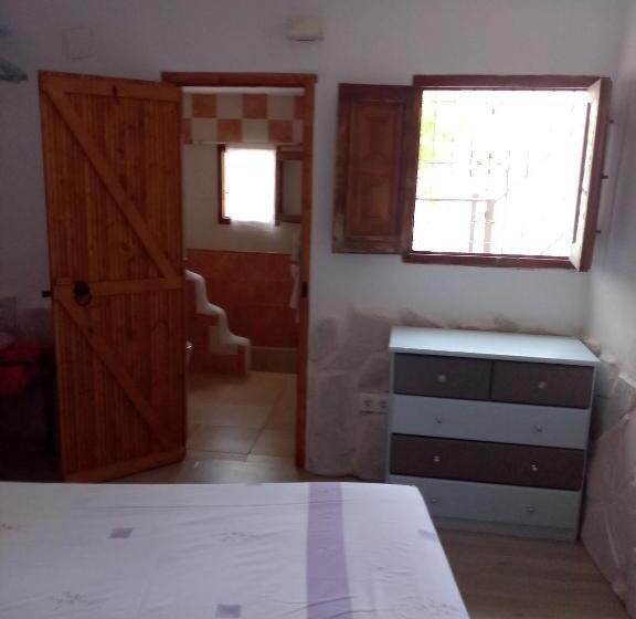 مبيت وإفطار Almond Reef Casa Rural
