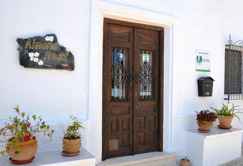 مبيت وإفطار Almond Reef Casa Rural
