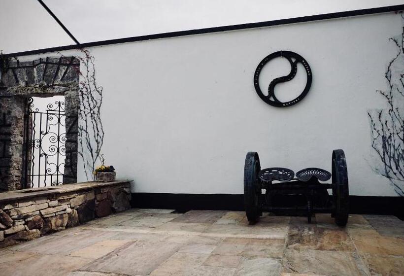 مبيت وإفطار Cartron House