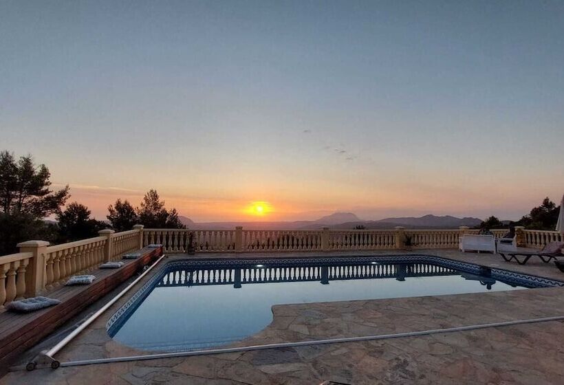 تختخواب و صبحانه Casa Lennisa