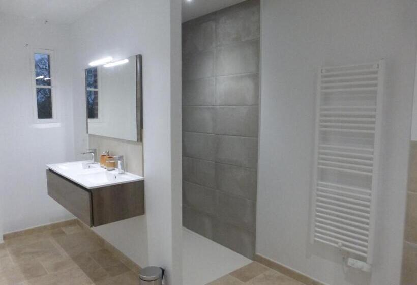 مبيت وإفطار Le Château De La Brosse Chambres D Hôtes