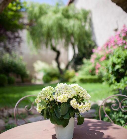 مبيت وإفطار Le Clos Du Perret