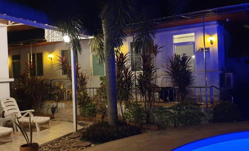 Bed and Breakfast Nuch S Apple Guest House