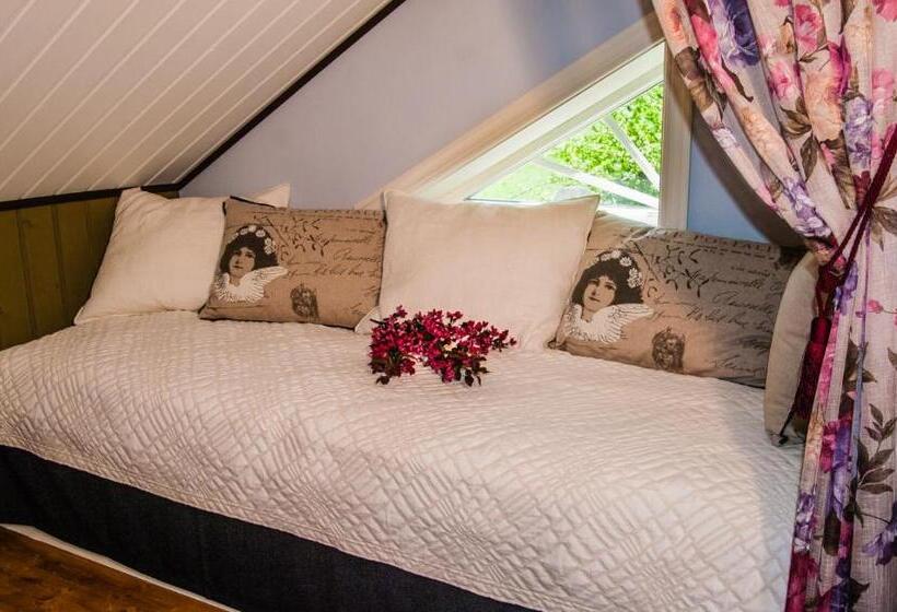 ベッドアンドブレックファースト Tavlebords Honungsgård