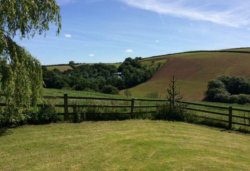 Bed and Breakfast Trecorme Barton