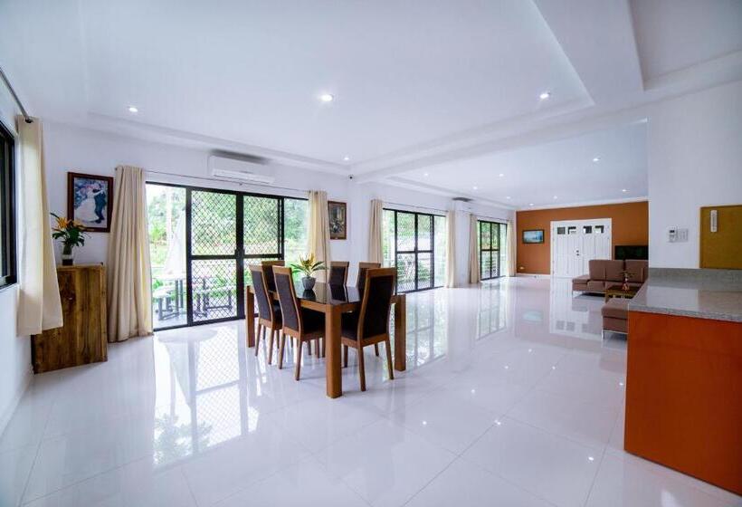 Bohol White House Bed & Breakfast