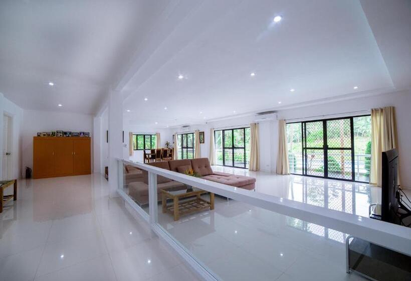 Bohol White House Bed & Breakfast