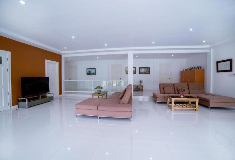 Bohol White House Bed & Breakfast