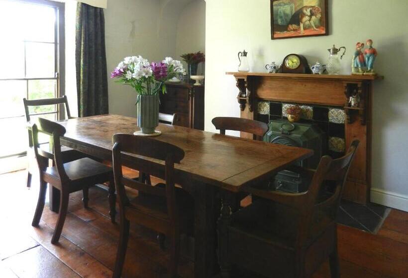 Cilwen Country House Bed And Breakfast