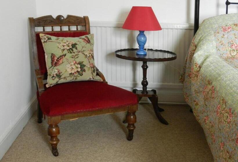 Cilwen Country House Bed And Breakfast