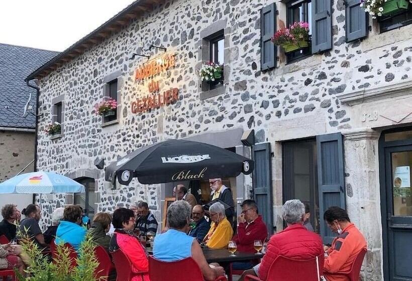 Отель Auberge Du Cezallier