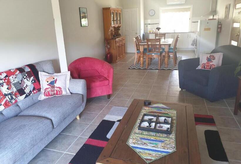 בית מלון כפרי Emu Lodge Country Retreat