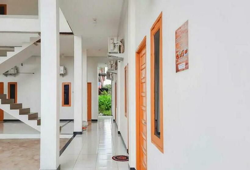 בית מלון כפרי Reddoorz At Permana Homestay Near Supadio Airport Pontianak