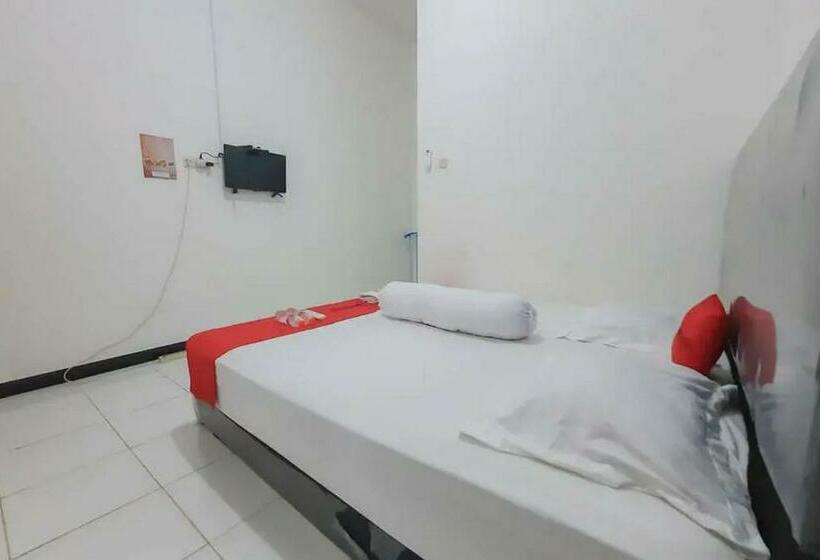 ホテル Reddoorz At Permana Homestay Near Supadio Airport Pontianak