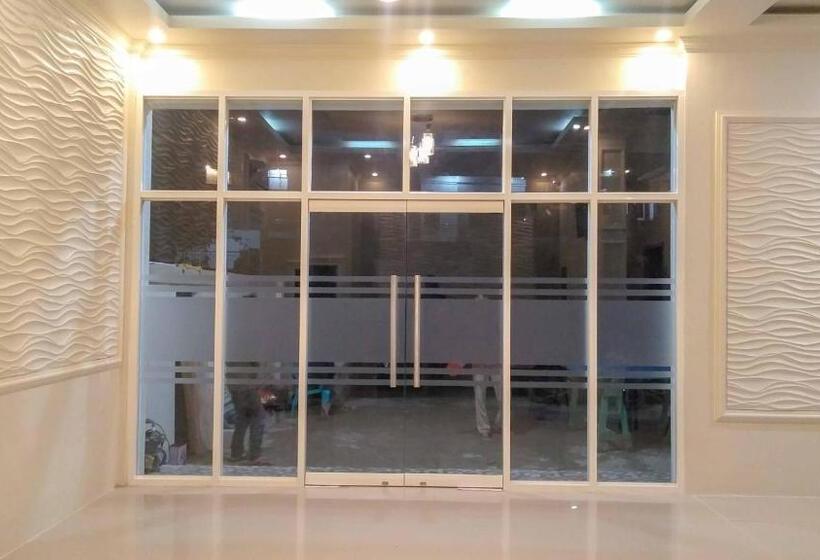 בית מלון כפרי Reddoorz Syariah At Karema Area Mamuju