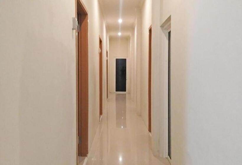 בית מלון כפרי Reddoorz Syariah At Karema Area Mamuju