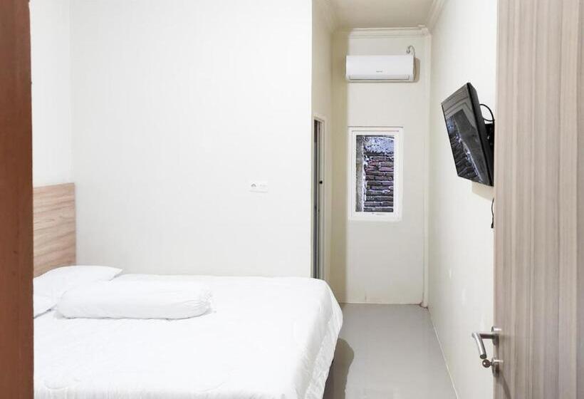 בית מלון כפרי Reddoorz Syariah At Karema Area Mamuju