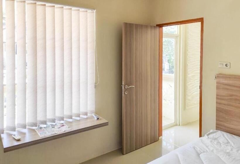 בית מלון כפרי Reddoorz Syariah At Karema Area Mamuju