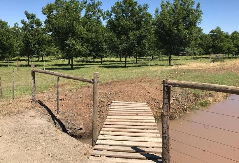 فندق Sanctuary Guest & Adventure Farm