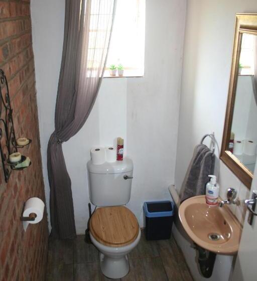 בית מלון כפרי Suikerbosskuur Rondavel & Chalet