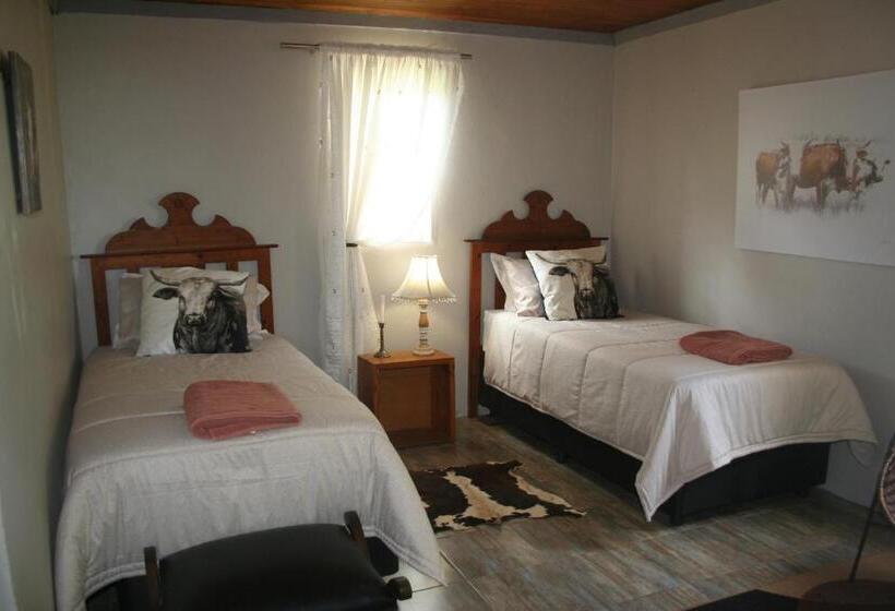 בית מלון כפרי Suikerbosskuur Rondavel & Chalet