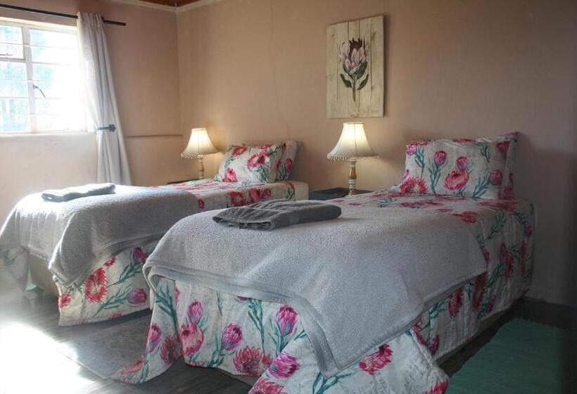 בית מלון כפרי Suikerbosskuur Rondavel & Chalet