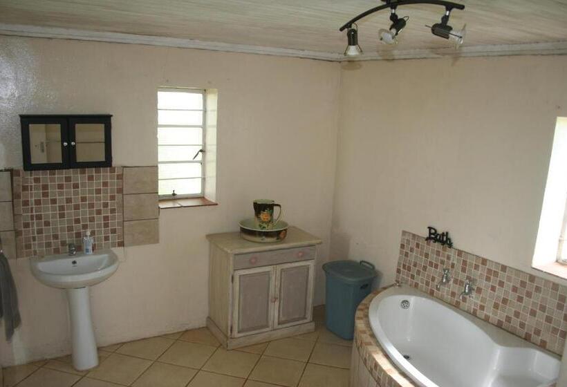 בית מלון כפרי Suikerbosskuur Rondavel & Chalet