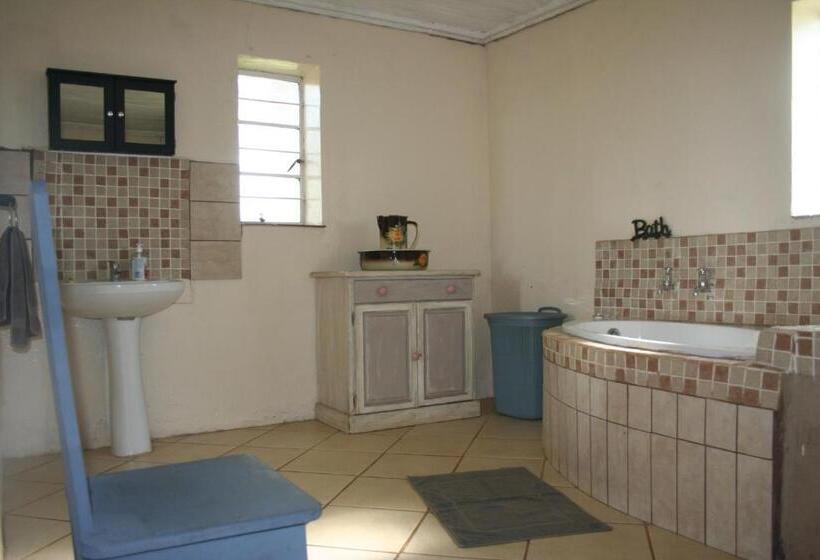 בית מלון כפרי Suikerbosskuur Rondavel & Chalet