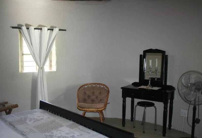 בית מלון כפרי Suikerbosskuur Rondavel & Chalet