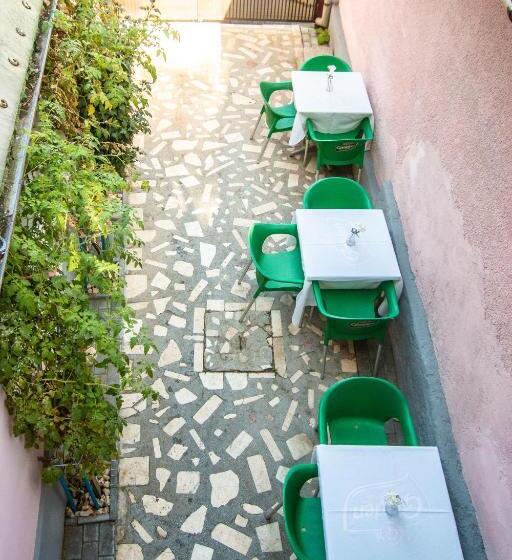 Пансион Casa Albă