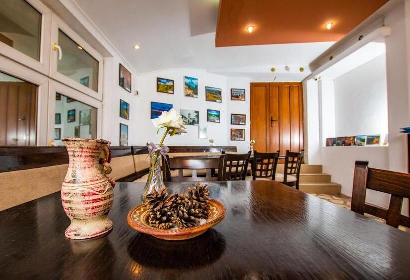 Пансион Casa Albă