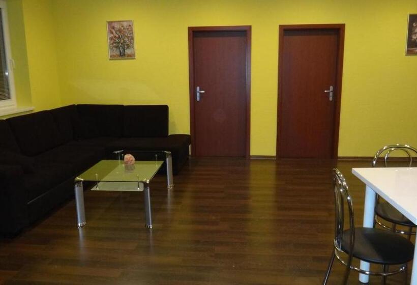 膳宿费 Penzión Melódia